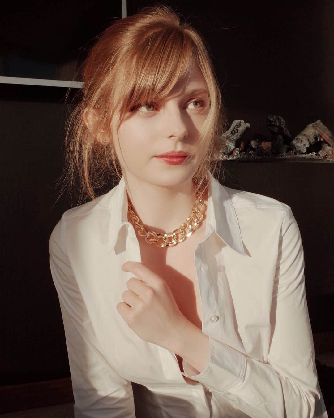 Ella Freyaのインスタグラム：「Finding stillness in this chaos called life」