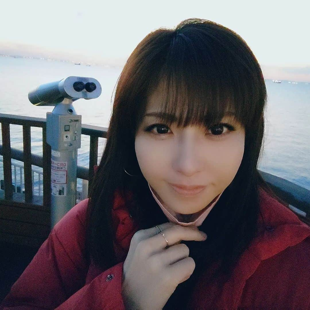 浅乃ハルミのインスタグラム：「リベンジしてきたよ★ (夜景よく見えなかったけど!!笑  I went there again(^^)  【セクシーなTwitter限定動画や画像はProfileから見に来てね🤫🔞 Posting my sexy free limited videos and images on twitter.】  #チャットレディの日常  #チャットレディ浅乃ハルミ #チャットレディしています #海ほたる #海ほたるpa #海ほたる展望デッキ #海ほたるからの景色 #イルミネーション🌟 #イルミネーションスポット」