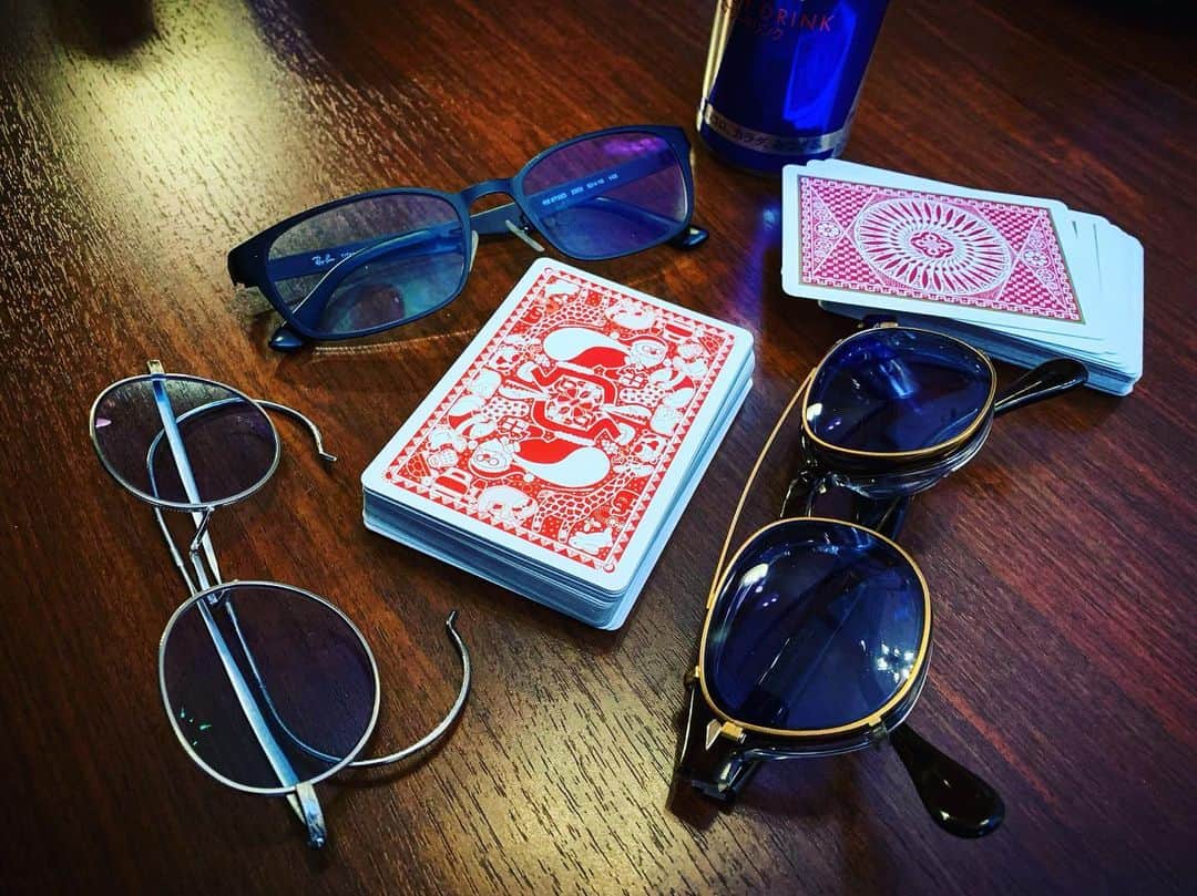 高橋匠さんのインスタグラム写真 - (高橋匠Instagram)「青眼鏡同好会  #Blueglasses」3月9日 19時56分 - takumi_takahashi_magic