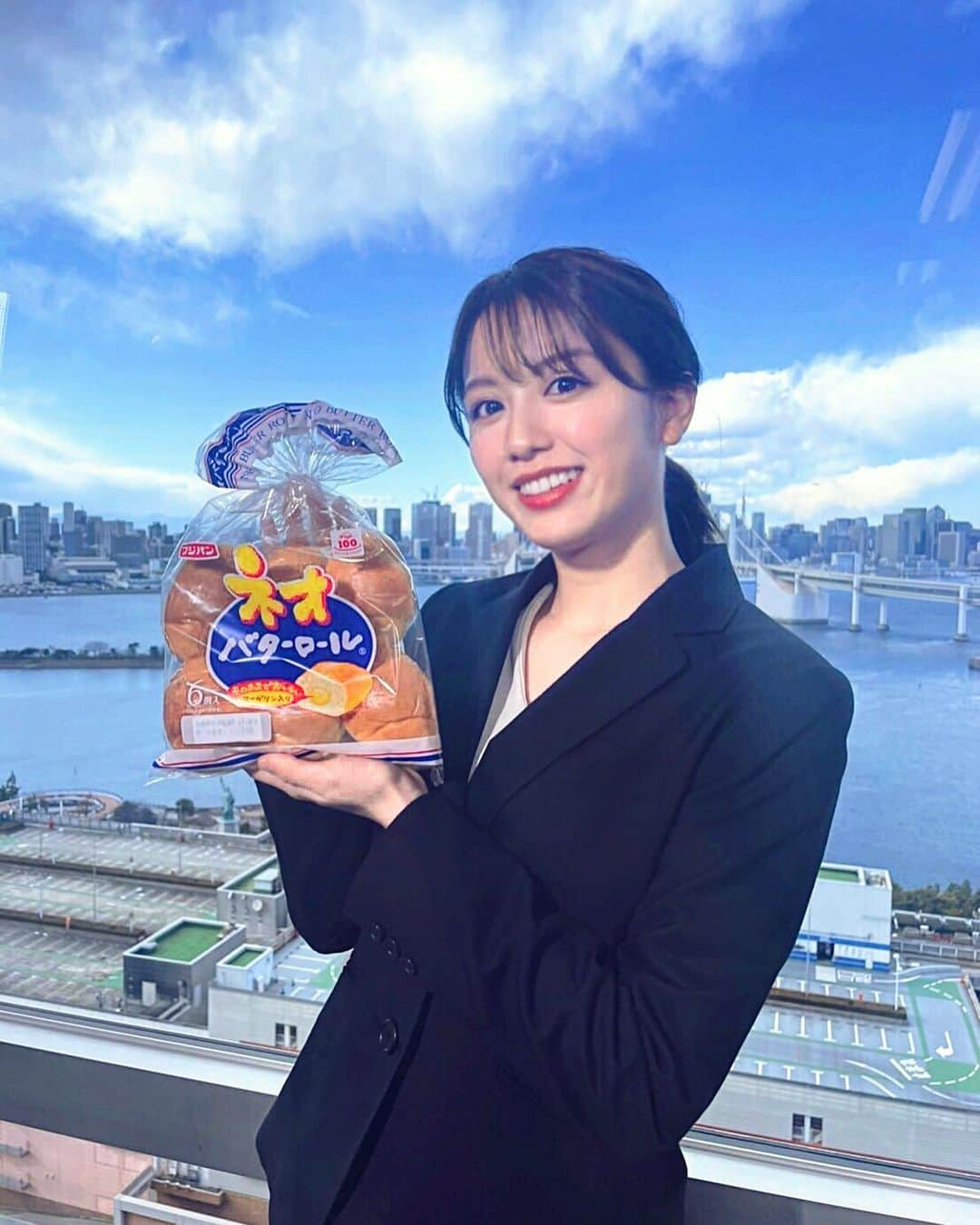 西村まどかさんのインスタグラム写真 - (西村まどかInstagram)「今年創立100周年を迎えるフジパンの“ネオバターロール”🥐 ㅤㅤㅤㅤㅤㅤㅤㅤㅤ 📺フジテレビ 3/9(水) 突然ですが占ってもいいですか？SP  3/16(水) 突然ですが占ってもいいですか？  番組内でインフォマ放送されます🌷 ぜひ見てね！ふわふわで美味しかった！ ㅤㅤㅤㅤㅤㅤㅤㅤㅤㅤㅤㅤㅤ #フジテレビ #グッジョブハンター #フジパン #ネオバターロール」3月9日 20時05分 - madoka_nsmr