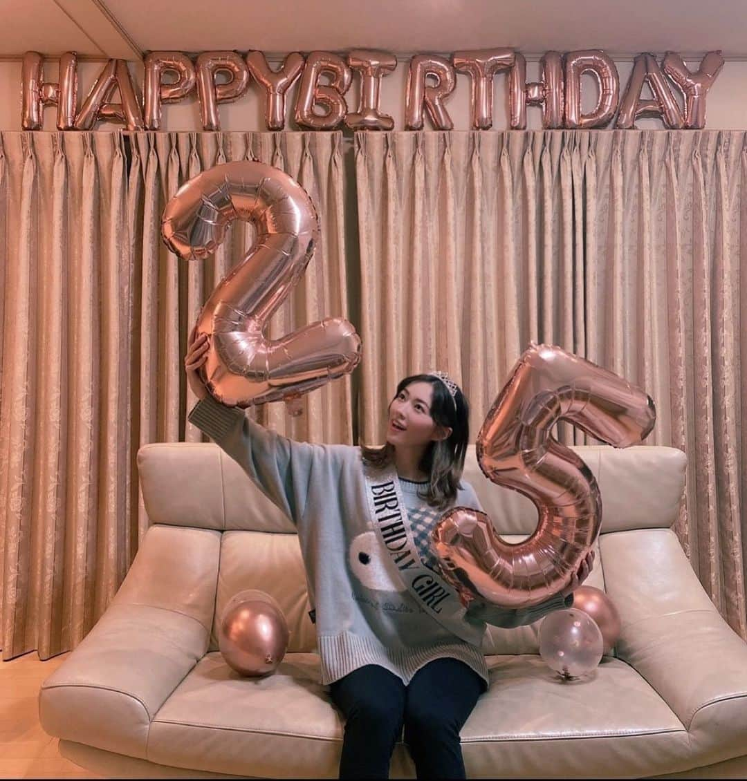 松井珠理奈のインスタグラム：「25歳になりました🎂💕 お祝いメッセージみんなありがとう🎉 風船大好きだから幸せ〜🎈💕  Thank you for your birthday wish❣️  #happybirthday  #birthday  #love  #photooftheday  #25歳  #風船  #バルーン  #🎈」