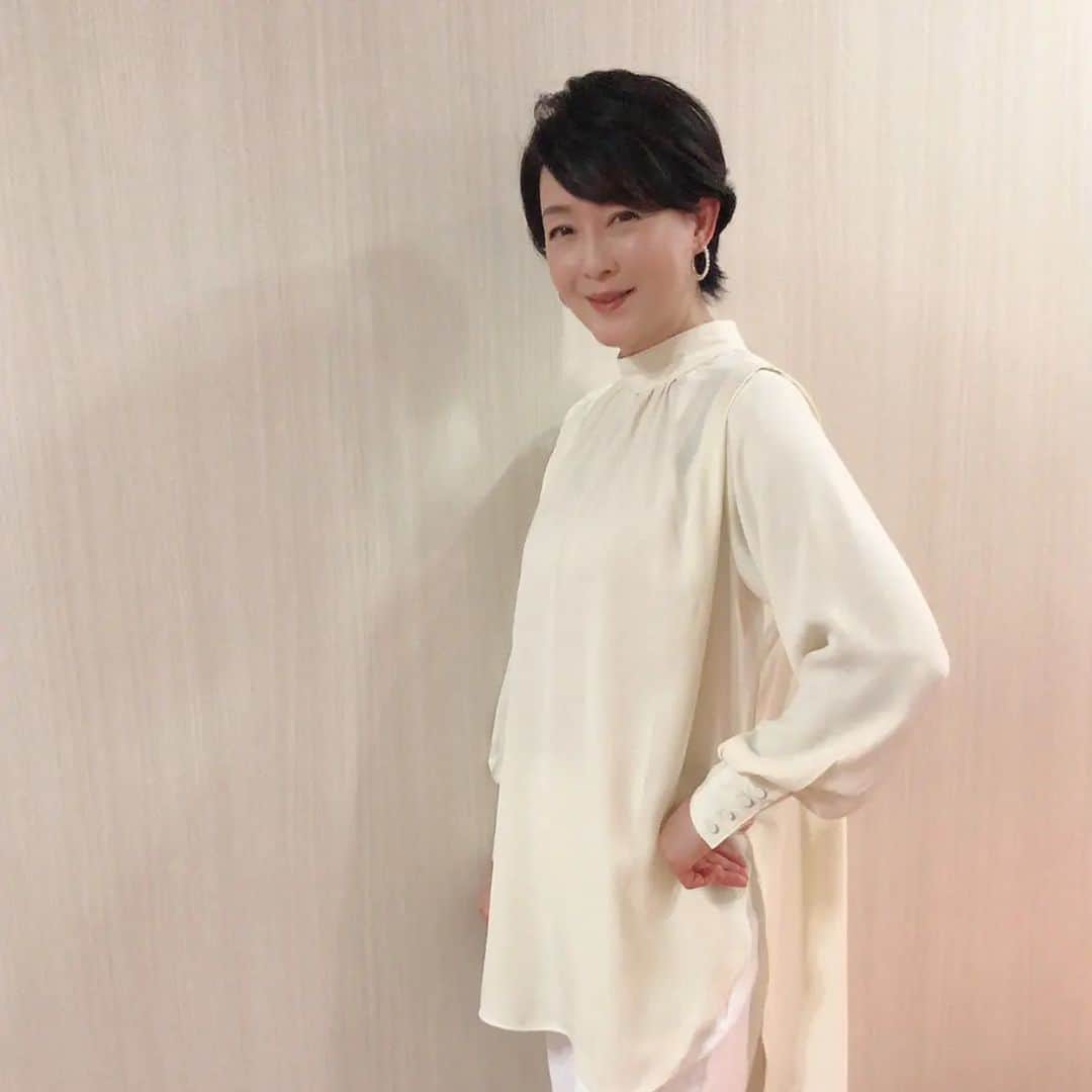 床嶋佳子さんのインスタグラム写真 - (床嶋佳子Instagram)「本日は番組収録でした！ 今日のお衣装です‼️」3月9日 20時43分 - yoshiko.tokoshima