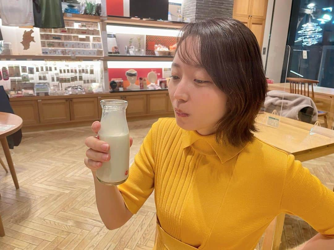 竹崎由佳さんのインスタグラム写真 - (竹崎由佳Instagram)「久しぶりに飲んだビン牛乳。甘くて美味しくて懐かしかった☺︎ 今日も一日お疲れさまでした！ #お仕事」3月9日 20時47分 - yuka__takezaki