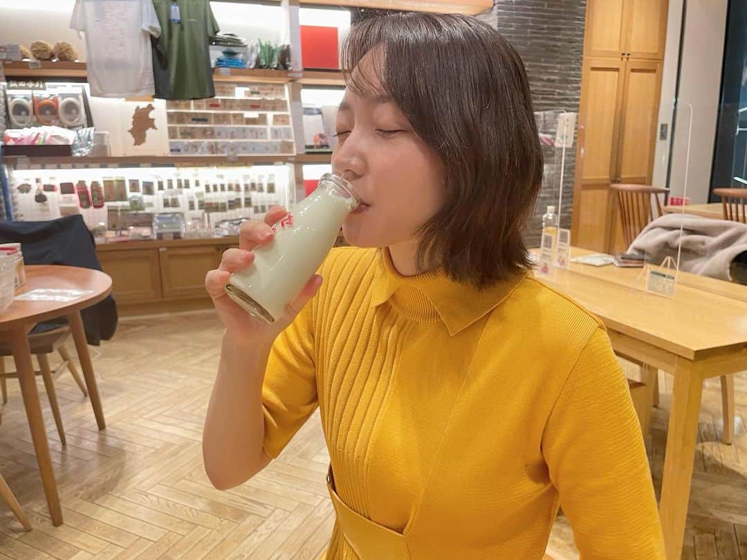 竹崎由佳さんのインスタグラム写真 - (竹崎由佳Instagram)「久しぶりに飲んだビン牛乳。甘くて美味しくて懐かしかった☺︎ 今日も一日お疲れさまでした！ #お仕事」3月9日 20時47分 - yuka__takezaki
