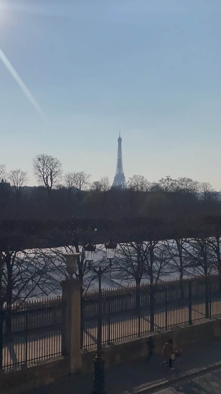 ペニーレ・タイスベックのインスタグラム：「Such beautiful view from the showroom🤍 @giaborghini」