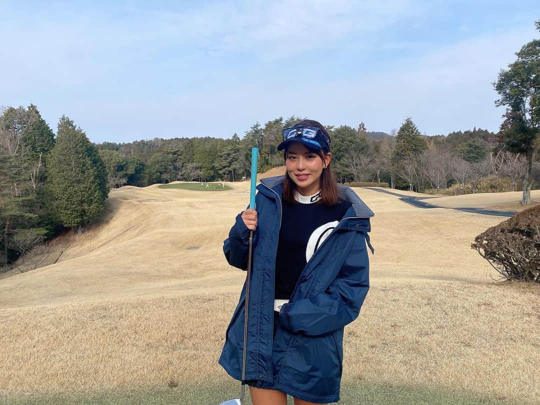 原田怜奈のインスタグラム：「今日は明治安田生命様の イベントでニアピンしてました😌 後半9ホールはラウンドでした😌  久々のニアピン 楽しかったです😌  来週は土佐C.Cでドラコン⛳️  体調に気をつけて 今年も頑張ります☺️❤︎  明日はトップコネクト様の試合で イーグルポイント⛳️❤︎ . . . . #明治安田生命 #ニアピン #cpggolf #cpgapparel #シーピージーゴルフ #シーピージー #ゴルフウェア @cpggolf_official」