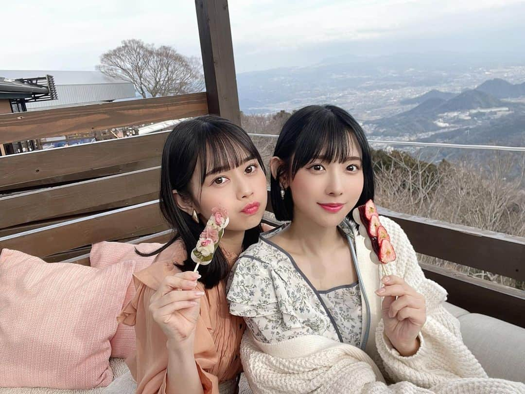 水湊みおさんのインスタグラム写真 - (水湊みおInstagram)「景色もおだんごも最高だった〜🤤🌸🍓🍡」3月9日 21時06分 - minato__mio