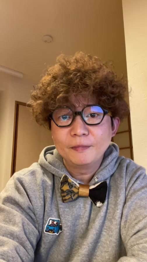 Nstyle建築工房のインスタグラム：「マンションリノベの部屋　第38回  質問①  新築マンションの洗面所によくあるリネン庫があると思いますが、開口が狭く奥行きが深いタイプが多く、すごく使いづらいです。  このような不便な収納から使いやすい収納の考え方について、LIVEで話してくれたら嬉しいです。   質問② 　 いとこが新築マンションを購入し、最終チェックに同伴したのですが、スラブ厚を聞いたりしたら嫌な顔されてしまいました 。  いとこはどうやって良いマンションって見分ければ良いのか教えてと言われて困りました 何かアドバイスをいただけたら。   質問③  時々インスタライブを楽しく見ております。  私は建替えかマンションで悩んでおります。 中古マンションを買ってあと何年くらい住めるだろうと疑問に思いました。 マンションは何年くらい住めると考えれば良いでしょうか。   質問④  リノベーションをすると最初はきれいになるのはよくわかります。  でも10年、20年と長い目で見たときに、どういうことに注意したらいいでしょうか？  ＃木のマンションリノベーション ＃マンションリノベーション ＃国産材を使った木のマンションリノベーション ＃マンションリフォーム」