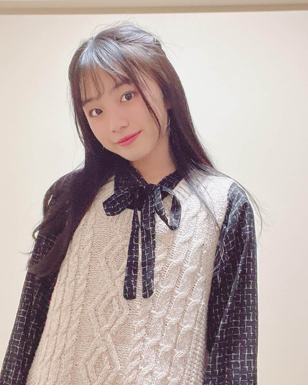 のインスタグラム：「ありがとうの日🌷🤍🤍  今日は『ありがとうの日』ですね！ 学校の放送でお友達がとってもいいこと言ってたな…🥲🥲🤍  皆さんにありがとうをたくさんたくさん言いたいです！！！  いつも本当にありがとうございます🌷🤍！！   #ひまひまチャンネル #ひまひま #3月9日」