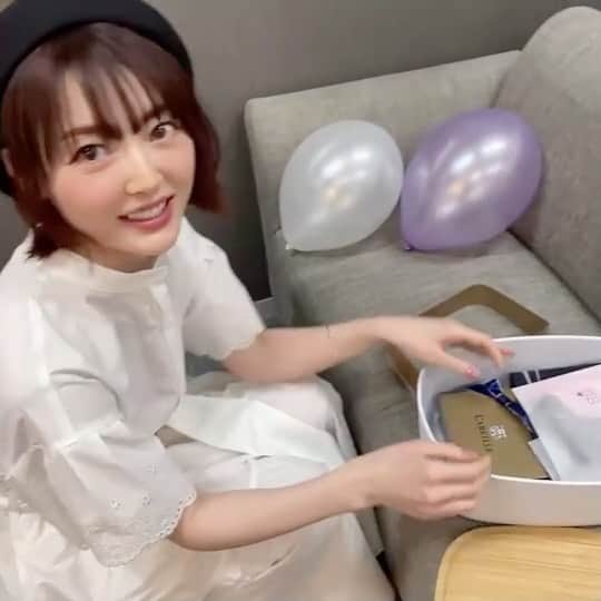 のインスタグラム：「. 今夜はまんが未知！ 動画は、まんが未知スタッフの皆さまからいただいたオシャレプレゼントをごそごそ開封しているところ🎀 #chono」