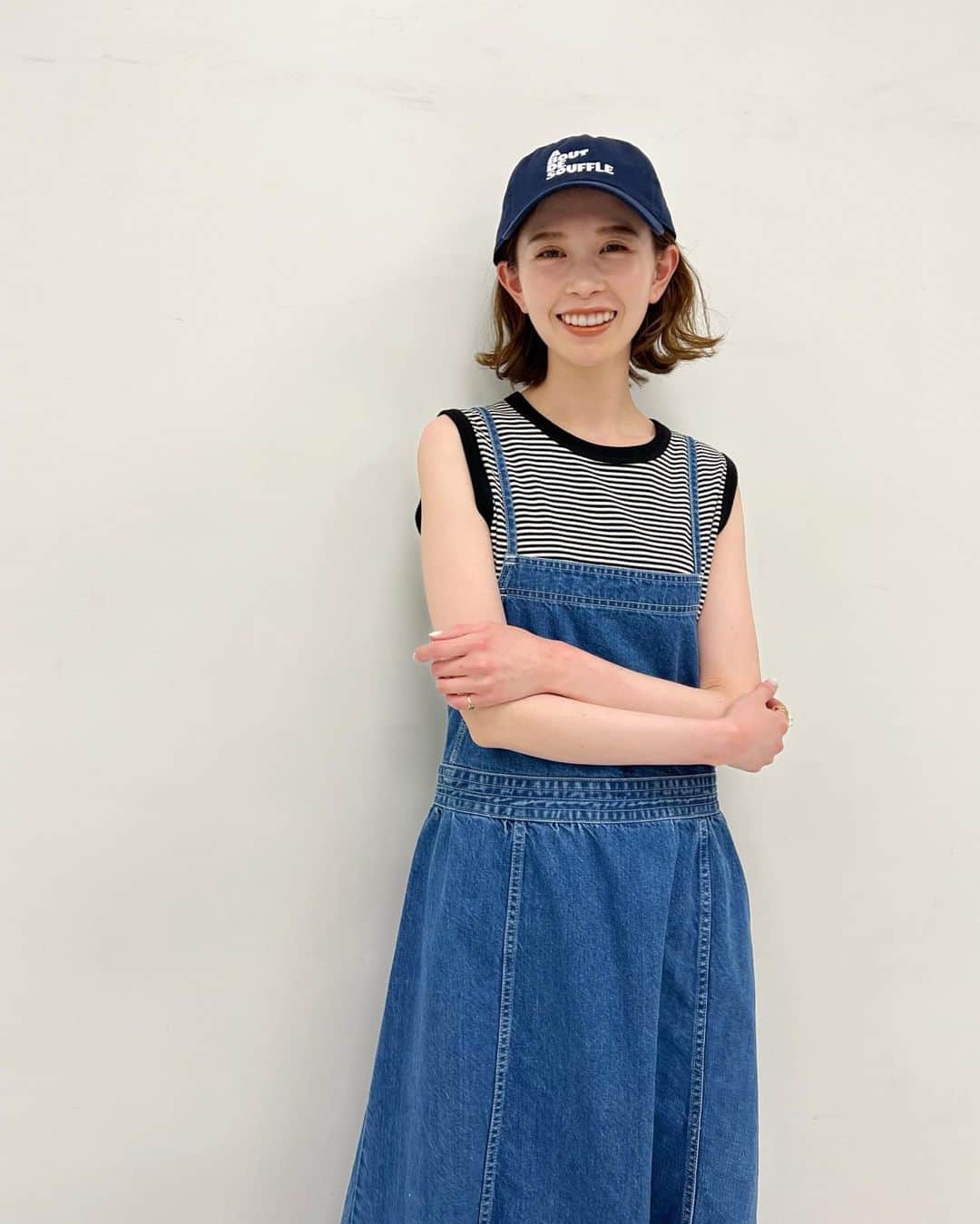 はれこのインスタグラム：「🤍🧢🐥  SLOBE IENAの新作🐣 今週予約スタート予定です♡  色んなキャミワンピ着させてもらってるけど、 やっぱりキャミワンピって可愛いな〜🥰  -  @slobeiena  no.22040912700020 LE DENIM レースアップフレアジャンパースカート カラー ブルーAのみ サイズ 34,36,38 ￥17,600(税込)  -  #slobeiena  #スローブイエナ  #baycrews #ベイクルーズ #2022ss」