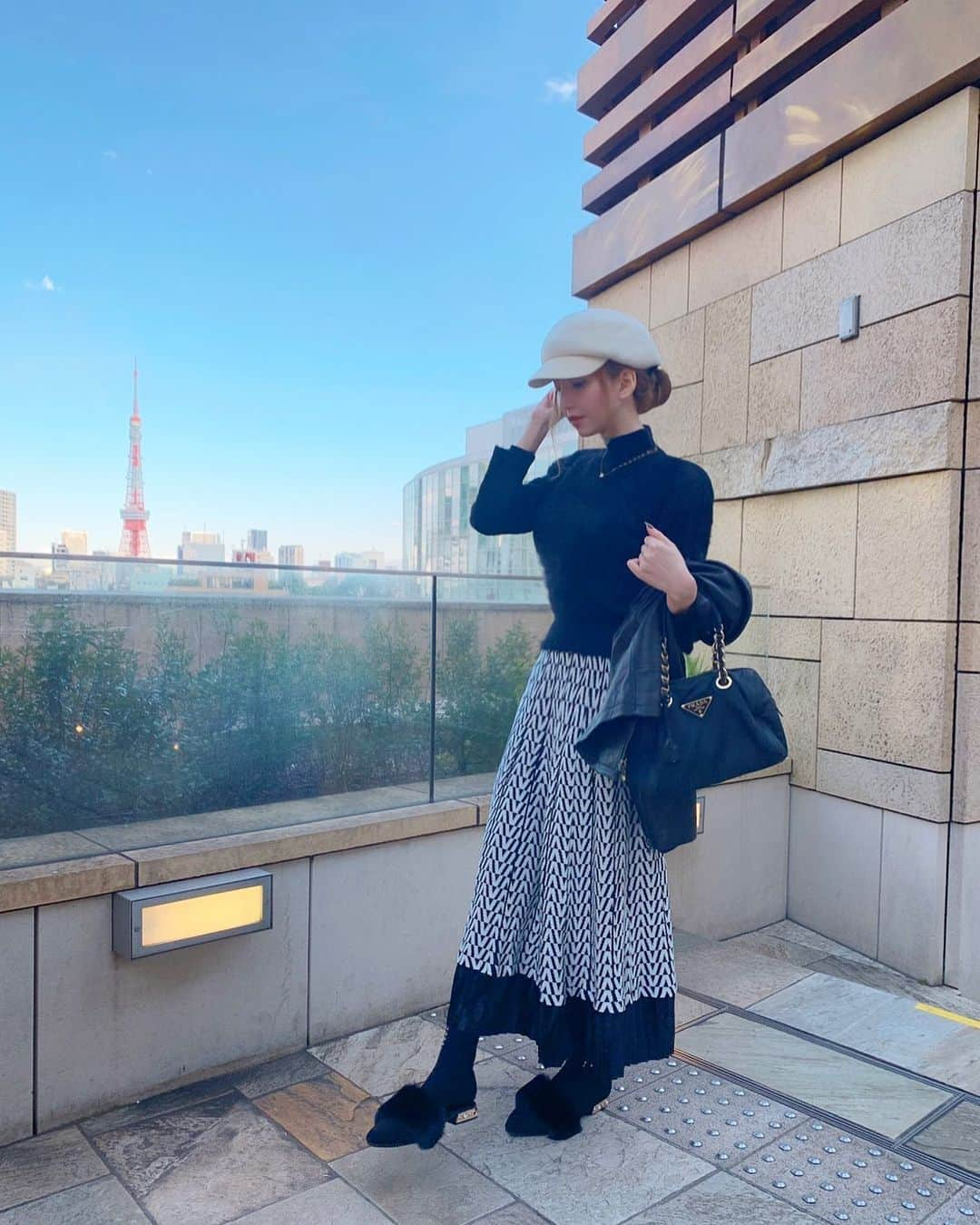 愛川みれいさんのインスタグラム写真 - (愛川みれいInstagram)「みれ散歩👯‍♀️☀️  最近暖かくなってきてお散歩日和が 多くて嬉しいなんっ🌸💓  夜はまだ寒いけどね❄️💎✨  お洋服は @randy_online_ さんのだよ💖  #六本木#お散歩#お散歩日和#みれ散歩 #ファッション#コーディネート#愛川みれい」3月9日 22時50分 - mirei.aikawa