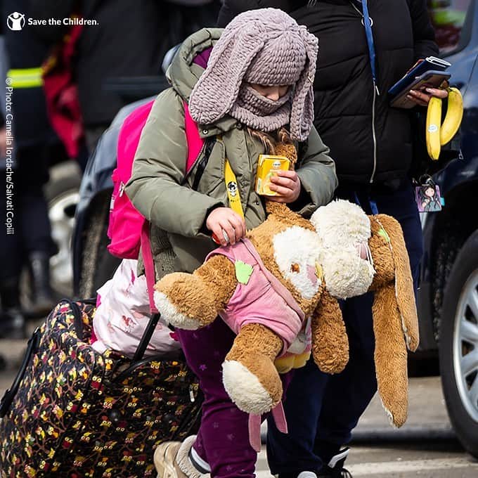 マリア・シャラポワのインスタグラム：「With each day that goes by, I am more and more heartbroken and deeply saddened by the images and stories of families and children affected by this escalating crisis in Ukraine. I am donating to Save the Children’s crisis relief fund, an organization working tirelessly to provide food, water, and aid kits to support those in need. Please join me in making a donation. I pray for PEACE and send my love and support to all those affected. Link in my bio to donate. 💔🕊 @savethechildren」