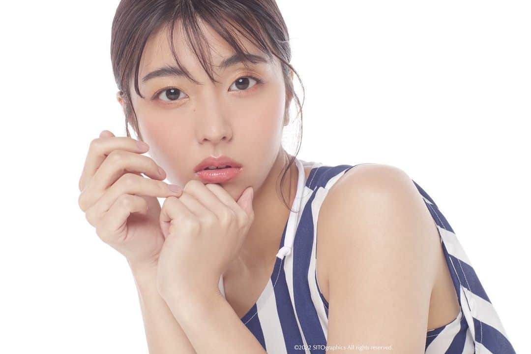 シト山口のインスタグラム：「なばなさん❤️ なばなさんに注目した君、間違ってないよ😉💕 これからきっと凄いことになる‼️  model なばな　@i_am_nabana  hair&make @hasegawashinya  photo シト山口 @sito_yamaguchi  #model #make #fashion #hairmake  #photo #shoot  #instafollow #フォロー #いいね #モデル #美脚 #美人 #美肌 #美白 #小顔 #スタイル #ヘアメイク #メイク #ポートレート #ファッション #ビューティー #作品撮り  #女優  ©︎2022 SITO graphics All rights reserved.」