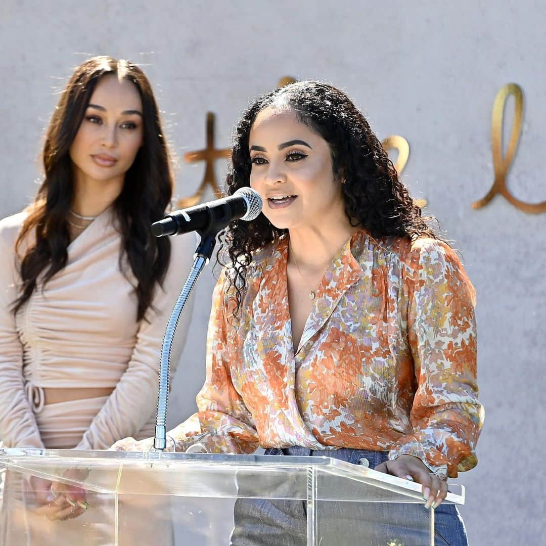 ローレン・コンラッドさんのインスタグラム写真 - (ローレン・コンラッドInstagram)「Yesterday I was lucky enough to spend International Women’s Day with many of of the incredible women who support @thelittlemarket everyday!  At our event we had the absolute honor of presenting Dolores Huerta with The Little Market’s inaugural Changemaker Award.   So much work went into making this such an beautiful event and I am so grateful to our Little Market team and my incredible co-founder @hannahskvarla 🤍  @thelittlemarket is a nonprofit founded by women to empower artisan women around the world. We are dedicated to the economic self-sufficiency of women and other underserved communities locally, nationally, and globally.」3月10日 10時32分 - laurenconrad