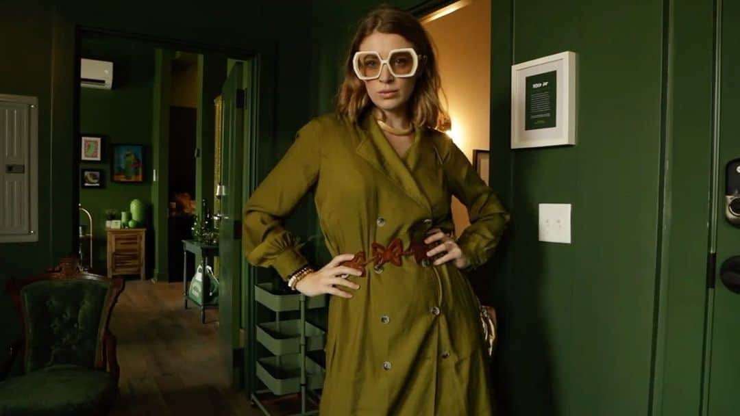 ローラ・カークパトリックのインスタグラム：「Spring has sprung and covered in green thanks to the pickle jar from the boutique hotel in Covington @theneatsuites  A lot changed since the last time I posted this video and thought it was suiting to post again and say I lost a big opportunity  but in a few days will be revealing a new huge surprise!  #picklesareneat #springfashion #greenwithenvy #homeinteriordesign #americasnexttopmodel #picklespicklespickles #pickles」