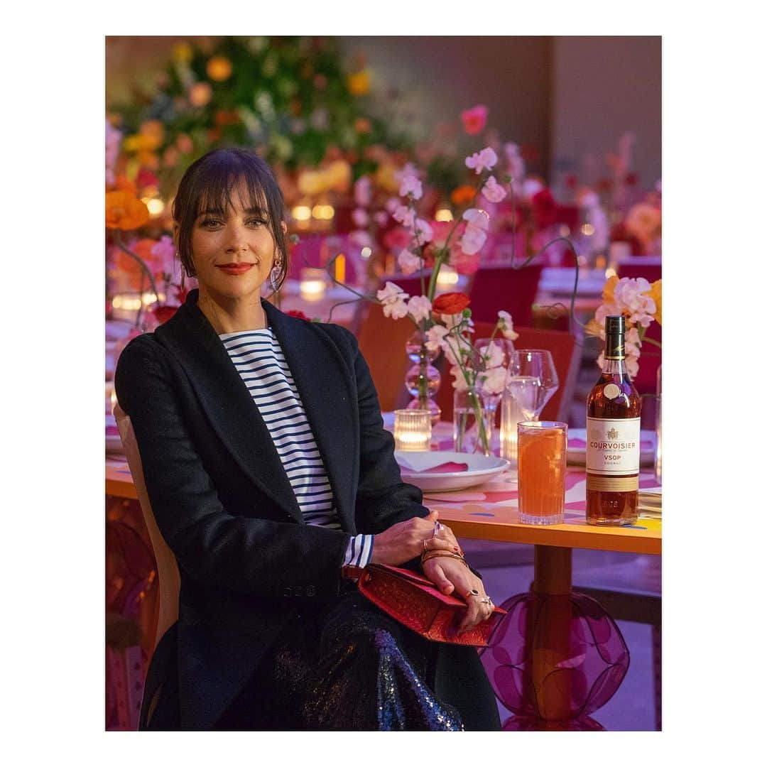 ラシダ・ジョーンズのインスタグラム：「We have the opportunity to create joy anytime we come together. Happy to do that in celebration with @courvoisierusa. #courvoisier #ad」