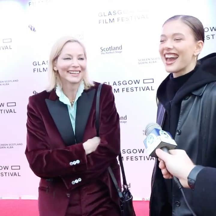 シエンナ・ギロリーのインスタグラム：「@the_breezeway_productions interviews from this years @glasgowfilmfest with Director @ruthpaxton and @jessalxander for their new film, "A Banquet"  Synopsis: A widowed mother is radically tested when her teenage daughter insists a supernatural experience has left her body in service to a higher power. . . . . . #GlasgowFilmFestival #Scotland #UK #Film #RedCarpet #Premiere #SiennaGuillory #JessicaAlexander #RuthPaxton #ABanquet #Interviews #BreezewayProductions」