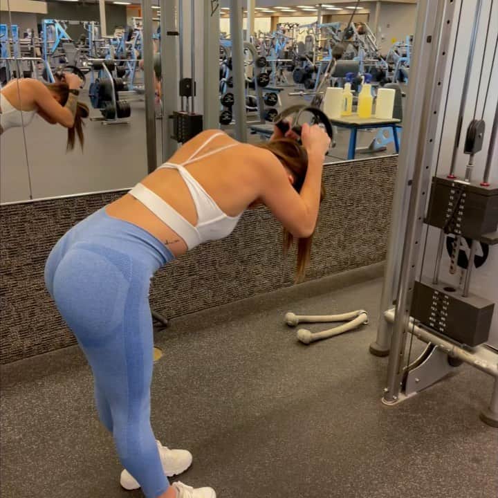 モルガーナ・ギマッキのインスタグラム：「Today’s workout!!  . . . #workout #gym #womensworkout #lafitness #lightweight #strongwomen #healthylifestyle #reels #instamood #abworkout #calfworkout #fitness #fitnessmotivation #fit #girlswholift #discipline #motivacaofitness #shape #workoutmotivation #workouts #bodybuilding #results #dream #exercise #treinodehoje #treinar #academia #motivacao #disciplina #foconoobjetivo」