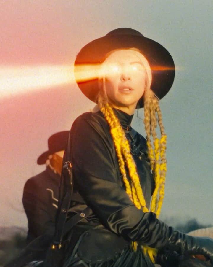 アリソン・ワンダーランドのインスタグラム：「“NEW DAY” song and video premiere is at 10pm PST tonight!!! Yes I’m a laser shooting cowgirl turning bad guys into flowers. Deal with it. Link in bio」