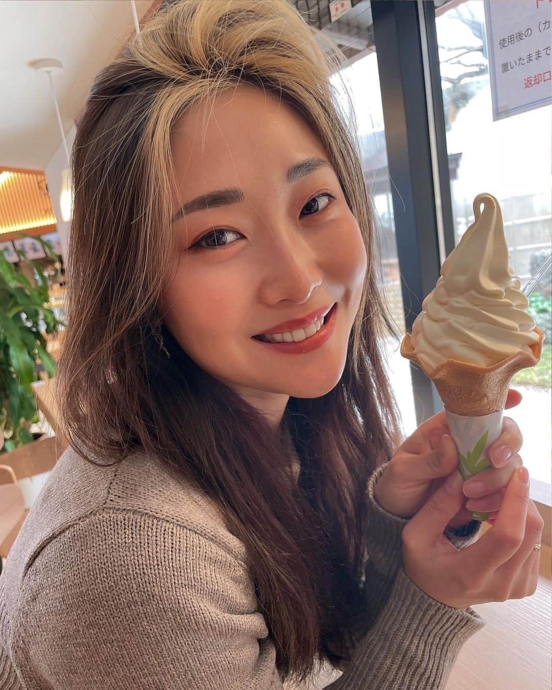 ライ・チャンさんのインスタグラム写真 - (ライ・チャンInstagram)「どこに行っても、見つけたら必ず買う🍦  #ライチャン#Tarzan#たーとれ女子部#ライチャンスタイル」3月10日 19時04分 - laichan.official