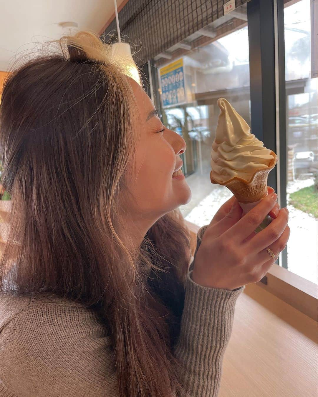 ライ・チャンさんのインスタグラム写真 - (ライ・チャンInstagram)「どこに行っても、見つけたら必ず買う🍦  #ライチャン#Tarzan#たーとれ女子部#ライチャンスタイル」3月10日 19時04分 - laichan.official