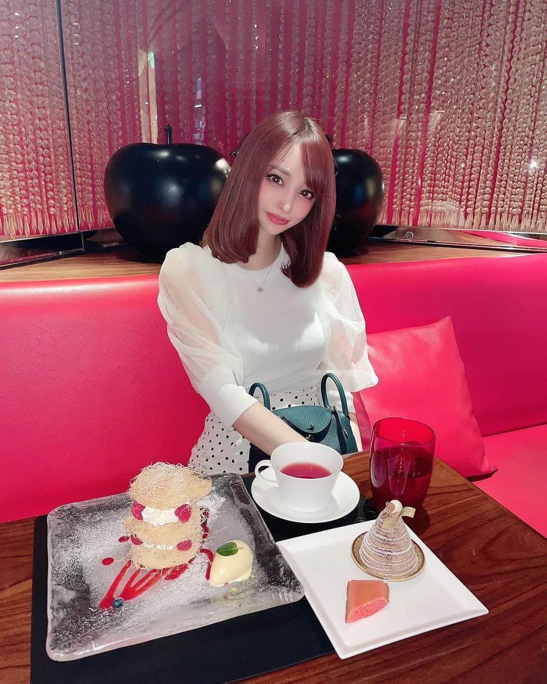 サキ吉さんのインスタグラム写真 - (サキ吉Instagram)「シンディちゃんと映画デートした日の🥰❤️ またこの時お腹隠してたな👶🏻🍼💞 今隠せないほど大きくなってきた🧡 ． #日本橋カフェ #日本橋グルメ #ルカフェドゥジョエルロブション  #ロブションカフェ  #プレママ #新米ママ #女の子ママ #令和4年ベビー #プレママさんと繋がりたい #マタニティ #妊婦生活 #安定期 #初マタ #マタニティ記録  #安産祈願 #妊活 #不妊治療 #マタニティコーデ  #妊婦 #妊娠報告 #マタニティライフ #初マタライフ #妊娠記録 #妊婦記録 #妊娠中期 #マタニティフォト #マタニティウェア #マタニティコーデ #妊娠6ヶ月」3月10日 19時12分 - sakikichi1201
