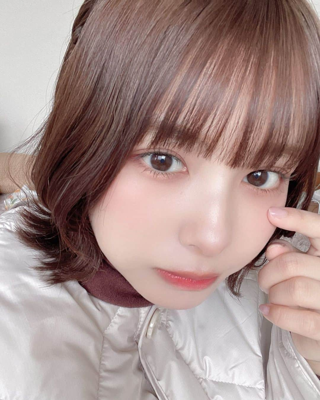 宮崎あみささんのインスタグラム写真 - (宮崎あみさInstagram)「寝ても寝ても眠いです😪 ・ 最近規則正しい生活してるけどお昼寝しちゃうのやめたい宮崎さんです🙂 ・ みんなは平均睡眠時間どのくらいですか😀 ・ 休みの日に10時間くらい寝ちゃうことない？😪 ・ ・ #自撮り」3月10日 19時36分 - miyazaki_aa