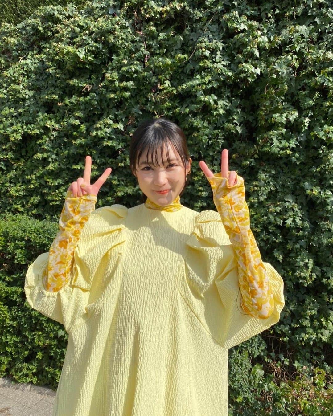 のインスタグラム：「. 取材のお衣装〜🐤 春ですなぁ〜かわいい🌼 またお知らせします〜！！  👗💛 tops : @lecielbleu_official onepiece :@maisonspecial_women skirt : @beautyandyouth_official socks : @maisonspecial_women Sandals : @beams_official」