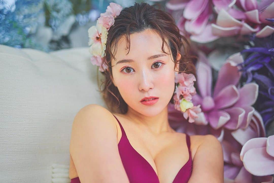 のインスタグラム：「ファンクラブは4月openすることになりました💙お楽しみにっ✨✨写真大量にあげてすみません^^;  ファンクラブでは、こういうデータもPCサイズ用、モバイル用にもダウンロード出来るようになります☺️ ブログやオフショット、限定動画などもあげていく予定です✨  photographer📸… @kazumi__izawa  hairmake💄… @megg_hairmake  florist🌸… @ymktd6440  studio🏢… @hanagraphy.japan  ✧*̣̩⋆̩ｰｰｰｰｰｰｰｰｰｰｰｰｰｰｰ最新告知ｰｰｰｰｰｰｰｰｰｰｰｰｰｰｰｰｰｰｰｰｰｰ✧*̣̩⋆̩☽  【2月スケジュール🗓】※毎月、随時更新します★  6 AbemaTV ミッドナイト競輪 9 AbemaTV ミッドナイト競輪 10 AbemaTV ミッドナイト競輪 11 はなまる撮影会 11 グラビアプレスタイムズ 掲載  ※コンビニのeプリントサービスで購入できます✨ 12 AbemaTV ミッドナイト競輪 20 AbemaTV ミッドナイト競輪 21 『週刊大衆』２月２１日号 インタビュー"歯磨きのコツ" 26 はなまる撮影会 27 AbemaTV ミッドナイト競輪   【3月スケジュール📆】 2 AbemaTVミッドナイト競輪 (20時30分~23時30分🚴‍♂️) 9 AbemaTV NEW VISION シリーズ#3 「スピード測定」平塚F1 最終日 (14時00分~17時00分🚴‍♂️) 15 AbemaTV ミッドナイト競輪 27 はなまる撮影会  ✧*̣̩⋆̩☽⋆ｰｰｰｰｰｰｰｰｰｰｰｰその他告知ｰｰｰｰｰｰｰｰｰｰｰｰｰｰｰｰｰｰｰ✧*̣̩⋆̩☽⋆゜  🌟平塚競輪場イメージキャラクター 2021~2022年 🌟エレアリーナイトブラ 公式モデル 2019~2022年 ‪‪🌟パチンコ新台 『暴れん坊将軍』演出ドラマ ー お紗江役 🌟週刊ポスト 電子写真集 ｢鏡の国の愛夏｣ 発売中 🌟映画 ｢わたしの魔境｣井川咲役 ※公開前  ✧*̣̩⋆̩☽⋆ｰｰｰｰｰｰｰｰｰｰｰｰｰｰｰｰｰｰｰｰｰｰｰｰｰｰｰｰｰｰｰｰｰｰｰｰｰｰｰ✧*̣̩⋆̩☽⋆゜  🌟劇場公開 映画｢ホムンクルス｣ 女子高生役 🌟劇場公開 映画｢グレーゾーン｣ 黒崎一葉役 🌟電子写真集 小学館 ｢月刊＋｣ 発売中 🌟sabra net グラビア掲載中 (電子写真集も) 🌟1~5th DVD 発売中 🌟Amazonプライム 『なぎスケ！2』42.43話 🌟LINEスタンプ『歯科衛生士アイドル西原愛夏』発売中  ✧*̣̩⋆̩☽⋆ｰｰｰｰｰｰｰｰｰｰｰｰｰｰｰｰｰｰｰｰｰｰｰｰｰｰｰｰｰｰｰｰｰｰｰｰ✧*̣̩⋆̩☽⋆゜  ･ブランド 『M collection』🥀 Instagram (@m.collection2020 )  ･YouTube 『まなかチャンネル』で検索🔎  ･Twitter🕊 manakanishihara で検索🔎  ･✧*̣̩⋆̩☽⋆ｰｰｰｰｰｰｰｰｰｰｰｰｰｰｰｰｰｰｰｰｰｰｰｰｰｰｰｰｰｰｰｰｰｰｰｰ✧*̣̩⋆̩☽⋆゜  #西原愛夏#歯科衛生士#現役歯科衛生士  #歯科衛生士タレント#歯科#白衣#タレント#グラビア#アイドル#女優#コスプレ#Cosplay#talent#Japaneseidol #japanesegirl#dentalhygienist #탤런트#아이돌 #치과위생사 #치과 #日本女星#天赋#偶像#アパレルブランド#アパレルオーナー#McollectionR#プロデュースブランド」