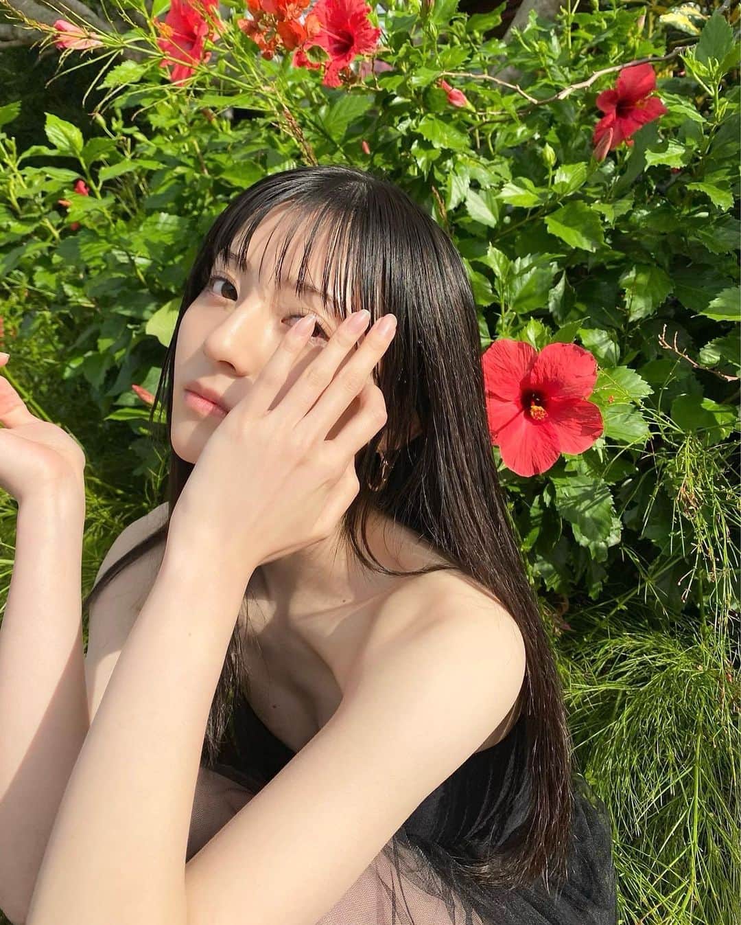 吉井美優のインスタグラム：「写真集発売 ついに明日 🌺」