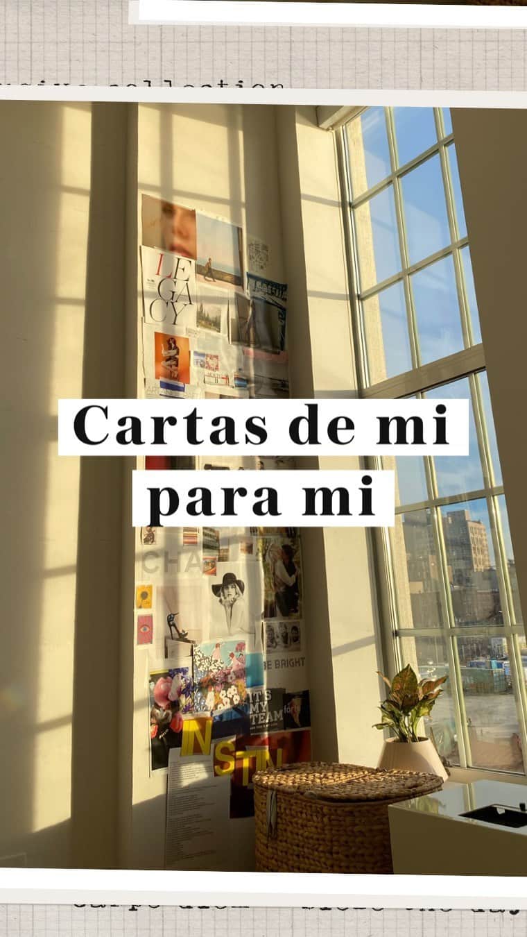 Mayela Vazquezのインスタグラム：「Qué te debes? Cómo hacerte responsable de tu historia para poder vivir una vida plena desde la gratitud…Para que la dinámica de tu vida verdaderamente cambie en el exterior, primero tienes que indagar en tu interior ✨👀— Un gran placer coincidir con mi tocaya @mayeladelgadoa creadora del taller de cartas @lapuerta1111 ✨💛」