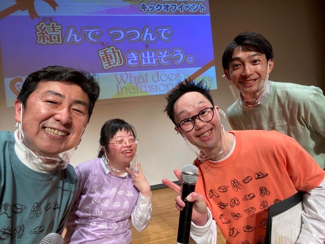 フジテレビアナウンサーのインスタグラム：「. 上中です！ ⁡ 3月21日は国連が定めた「世界ダウン症の日」。 ⁡ ダウン症は「21番」染色体が「3本」あることで おきる事から3月21日に定められたこの日は、 世界規模でダウン症をもっと知ってもらう事を 目的としています。 ⁡ 先週、そのキックオフイベントの 司会を務めさせて頂きました！ ⁡ 私の妹がダウン症を持っているということもあり、 フジテレビ在籍中から司会を務めていた笠井信輔アナに誘って頂いて、今年で5年目。 ⁡ このイベントで笠井アナと長くタッグを組んでいる "ダウン症のイケメン"ことあべけん太さんと、 新メンバーとして加わった村上有香さんの4人で 進行を行いました。 ⁡ マジシャン・ジャニーこと高井萌生さんの 見事なマジックで始まったイベントは、 毎年恒例となっている笠井アナとけん太さんの 漫才のような掛け合いに加え、有香さんが新しい風を吹き込み、よりバージョンアップ！ ⁡ 今の生活や夢についてスピーチする本人発表では、 けん太さんの友人、金澤悠太郎さんとの掛け合いが 最高に面白かったです(笑) ⁡ オンラインで生配信されたイベントの模様は、 YouTubeのアーカイブに残っていますので、 【日本ダウン症協会公式】 で是非検索してみてください！ ⁡ #フジテレビアナウンサー #上中勇樹 #世界ダウン症の日」