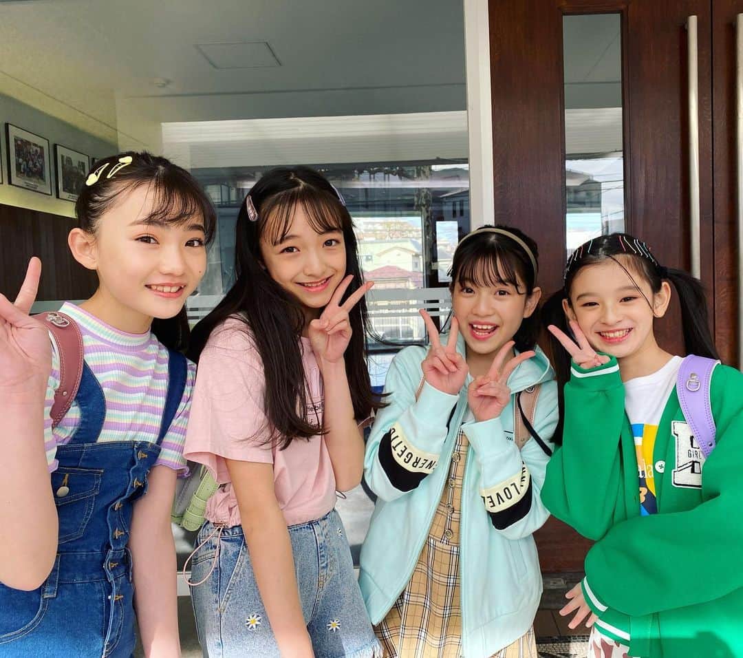 ニコ☆プチのインスタグラム：「. . 左から順番に…… 6年生☞5年生☞4年生☞3年生🎒🎶 . #星乃あんな #中瀬梨里 #川瀬翠子 #末永ひなた .」