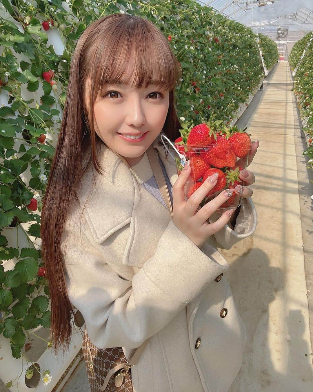 高瀬りなさんのインスタグラム写真 - (高瀬りなInstagram)「いちご狩り🍓  #act #av女優 #高瀬りな #japanesegirl #followｍe #야동 #데일리 #데일리록 #팔로우 #인스타그램  #💖」3月10日 14時01分 - rina_takase