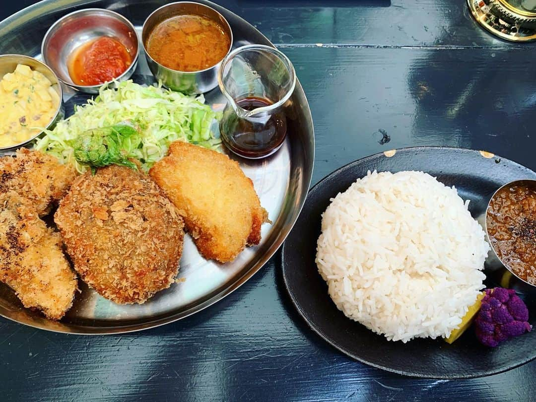 黒沢薫さんのインスタグラム写真 - (黒沢薫Instagram)「#lunch #mixedfry #onion #croquette #oyster #porkcurry #rice #yummy #spicy #power #instafood #ハードコアカレーシンガー」3月10日 14時32分 - kaorukurosawa_lovelife