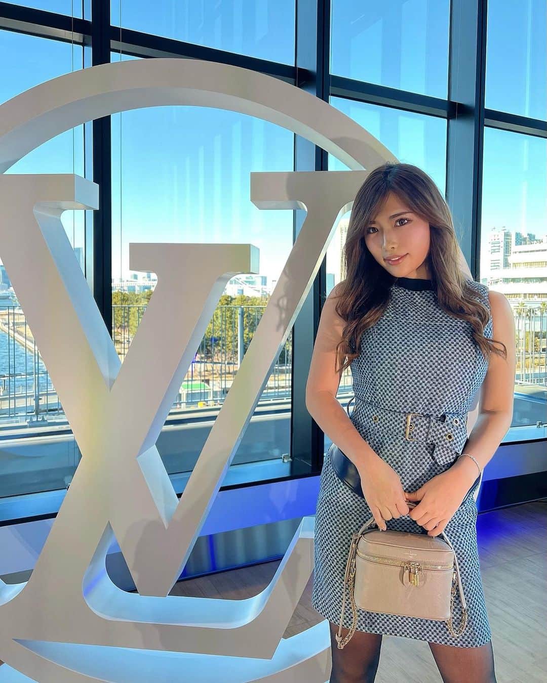  りさぶーのインスタグラム：「先月の2022ssショーにて。 全身 @louisvuitton 🎠🪄✨ . #louisvuitton #trunkshow #tokyo」