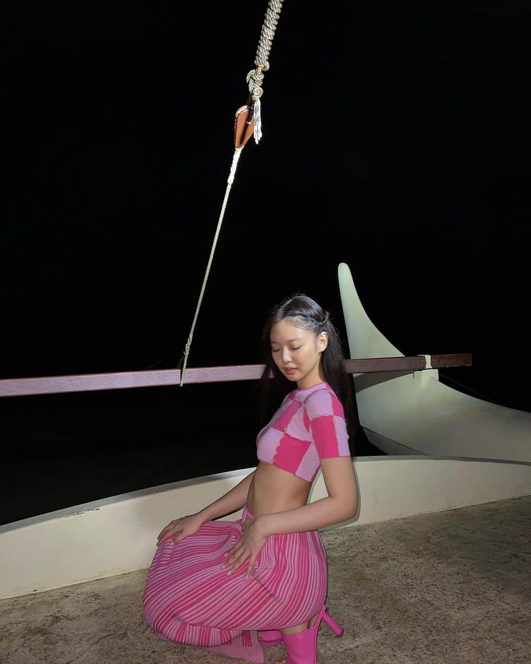 ジェニーさんのインスタグラム写真 - (ジェニーInstagram)「Pink hawaiian girl 💕」3月10日 15時44分 - jennierubyjane