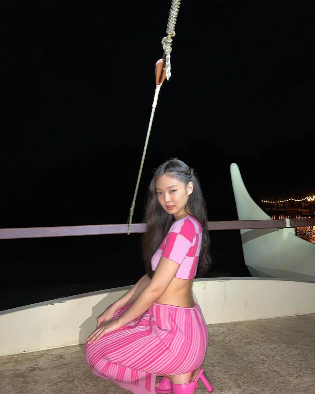 ジェニーさんのインスタグラム写真 - (ジェニーInstagram)「Pink hawaiian girl 💕」3月10日 15時44分 - jennierubyjane