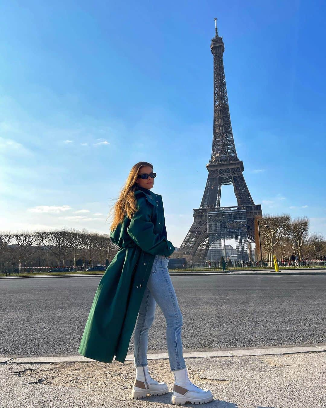 ニーナ・アグダルのインスタグラム：「Guess where I am. Lol. @shopbop」