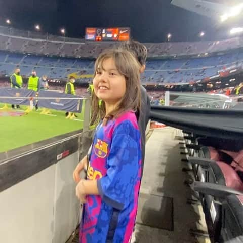 ヤシン・エズテキンのインスタグラム：「Camp nou… 🇪🇸Barcelona- 🇹🇷Galatasaray @mucella.oztekin  @mirackaanoztekin  @selmahiraoztkin」