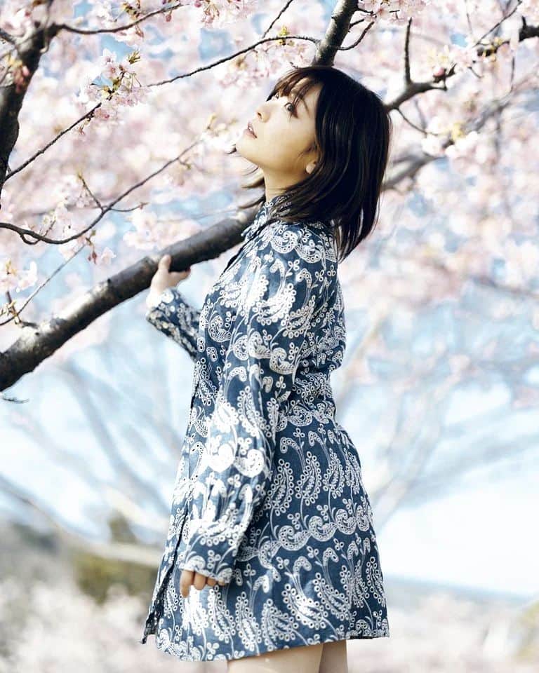 高橋伸哉のインスタグラム：「初桜 . . #桜  #portraitphotography  #photography」
