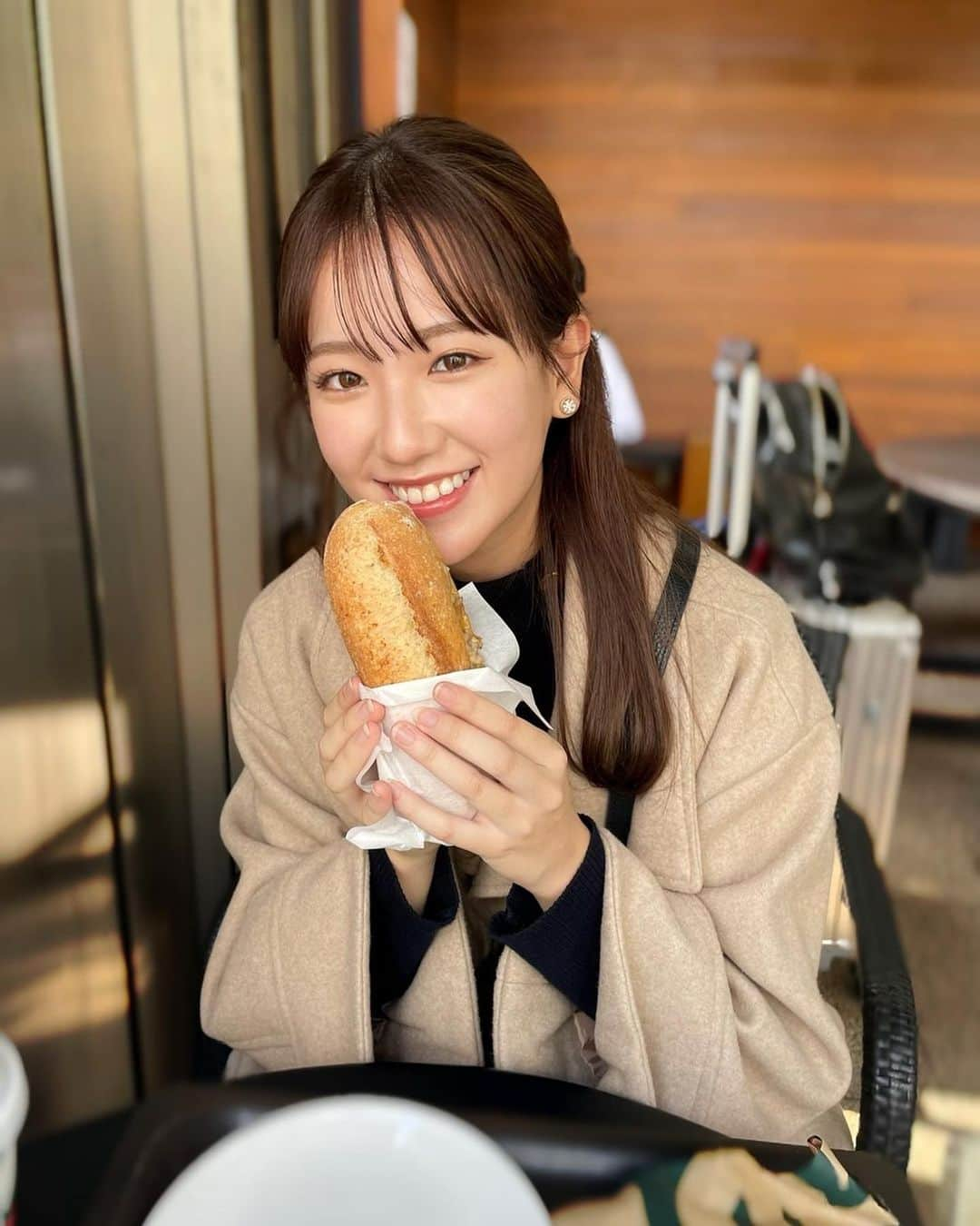 セントフォースさんのインスタグラム写真 - (セントフォースInstagram)「. この度、藤中里緒さんがセント・フォース関西に所属することになりました✨ -----------------------------------------------  初めまして！藤中里緒です  大阪府出身の大学3年生です♪  これから様々な事に全力で挑戦し、成長していきたいと思っております！ 支えてくださる皆様への感謝と自分らしさを忘れずに精一杯頑張りますので、よろしくお願いします✨  ----------------------------------------------- と、申しております。 皆様、よろしくお願い致します。   #藤中里緒 (@rio_fujinaka )  #天体観測 #同志社大学 #洋菓子作り #食べ歩き #ギター #琴 #ABCライセンス」3月10日 21時07分 - centforce.official