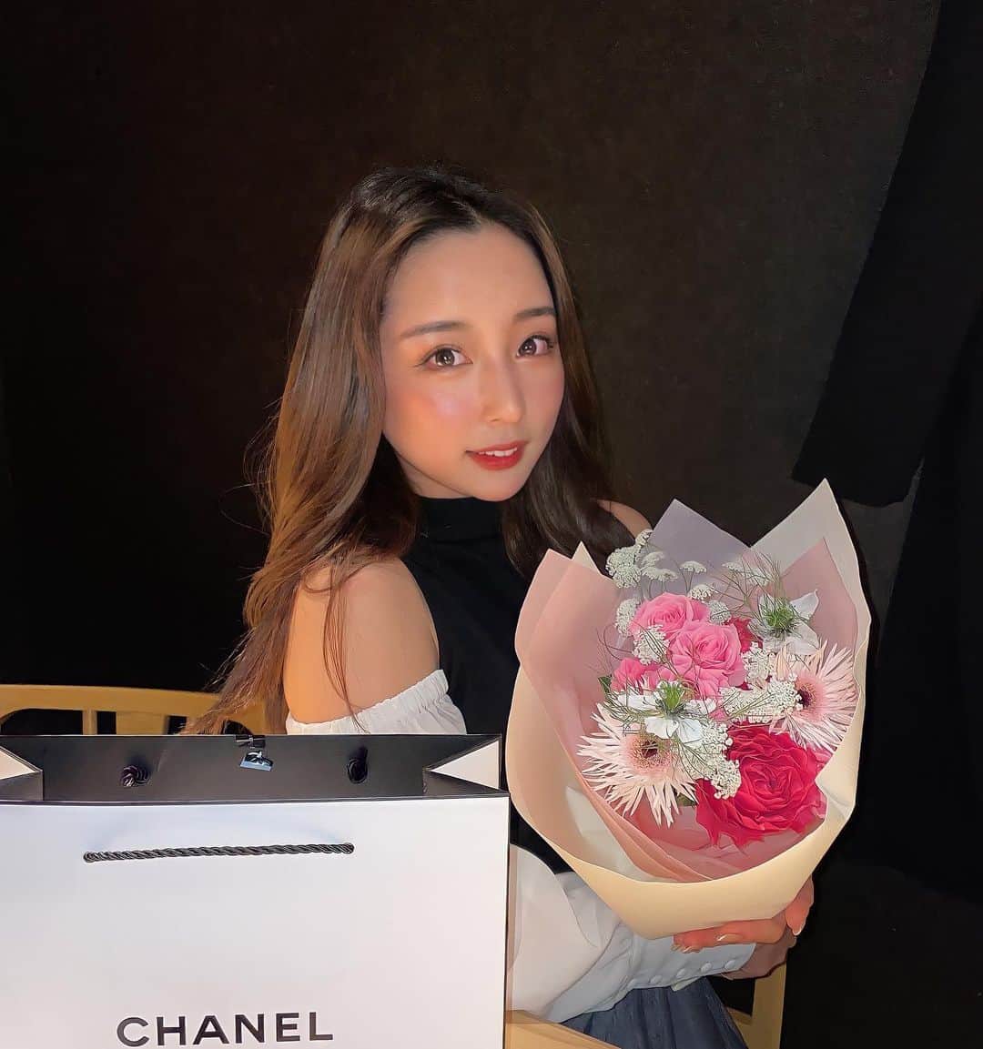 石田みかのインスタグラム：「久々の投稿( ；∀；) . . ストーリーあげてるから ついつい忘れちゃってた👶🌱笑 . . 最近雰囲気変わったってみんなに言われるんだけど その原因は増量むちむちボディだからだと思う🤣 . . 今週からゆるゆると減量入ってて いつもより長期でゆっくり慎重に けずっていくつもり😊🌱 ガリガリにならないように頑張ろう🥲 . . . #tokyo #日本女孩 #我的最愛  #ラウンドガール #筋トレ女子 #ダイエット生活」