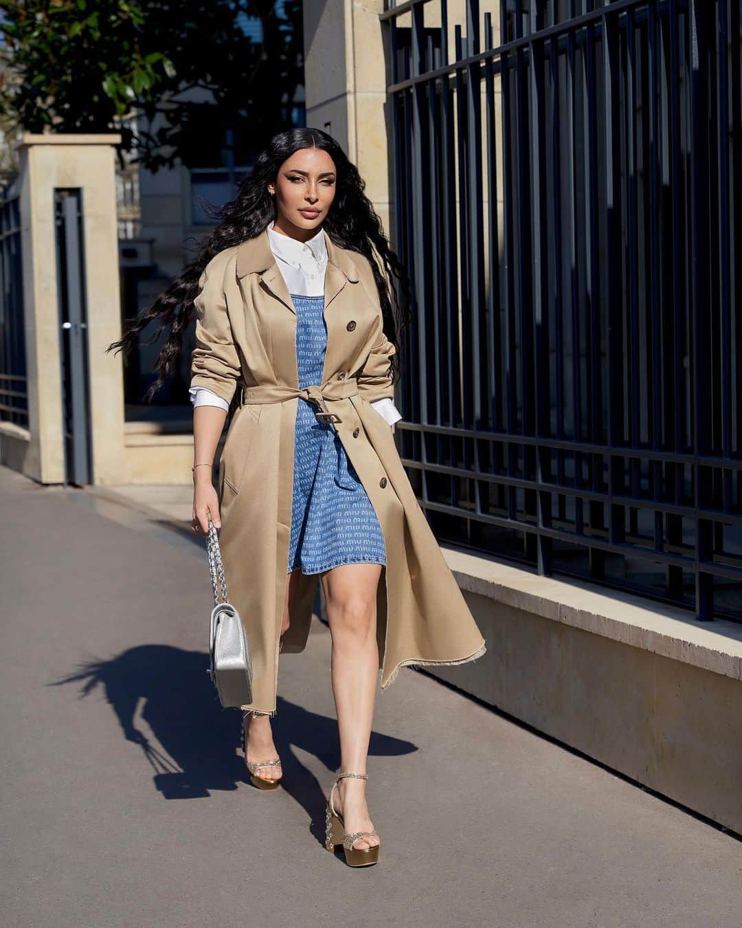 sananasのインスタグラム：「MIU MIU things 🤎 #pfw #miumiufw22 @miumiu   Hair @christophe_mecca  Make up @le_menestrel  📸 @rminitel」