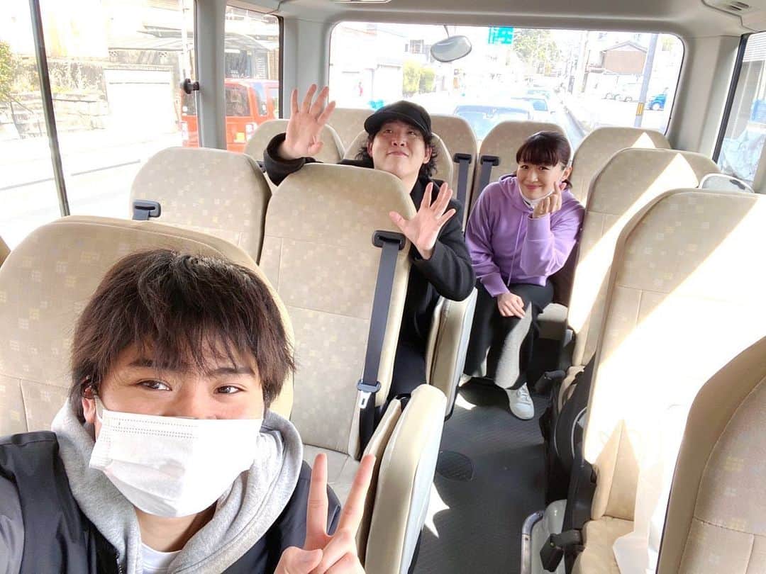 沙羅さんのインスタグラム写真 - (沙羅Instagram)「京都の中学生高校生のみんなー！最高に楽しい時間をありがとう❣️❣️ みんなのピュアな笑顔、まぶしかったー🥳💖 なんだか、、とてつもなく感動しちゃいました🥺🍀 声かけてくれてありがとね！ほんとに嬉しかった🥰  コロナ禍で文化祭やイベントが中止になることは、とても心が痛みます😭友達と楽しく何かに一生懸命取り組む素晴らしい時間なのに、、、。今回は先生たちのサプライズな試みで、生徒のみんなの思い出にと、私たち4人を呼んでいただきました。たくさん笑った顔が見れたこと、ずっと忘れないぞー❣️❣️みんな大好きです。  ⁡ #ホリ さん #ハリウリサ #たむたむ #沙羅 #ものまね #ホリプロコムものまね軍団 #伊波さんありがとうございます！ #やっぱり #京都好きだなぁ。 #大変な時代だけど #学生生活おもいっきり #楽しんでね✌️🍀 #また会おう〜❤️」3月10日 22時46分 - sarapika128