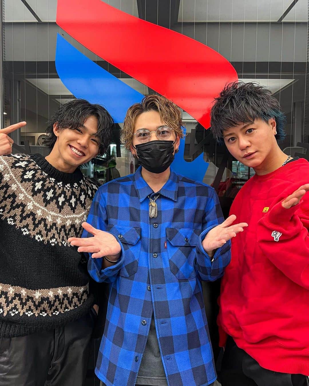のインスタグラム：「. フォーエイトの、こたつ君 & タロー社長 今回も2人仲良くご来店😎✂️  thx✨🙏 @kotachumu & @taroshacho   #フォーエイト #YouTuber #メンズヘア #メンズカット」