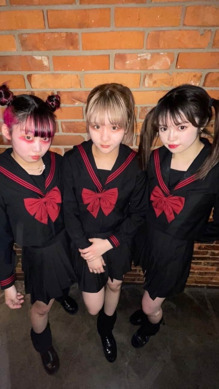 のインスタグラム：「❤️‍🔥❤️‍🔥❤️‍🔥 3人での初ステージを素敵なイベントで迎えることができて嬉しいです🥲🤍 鬼楽しかった😵‍💫ありがとうございました！！！ ps.振り飛んでるのは見なかったことにしてください ・ with @littlewave_0429 @i_am_yua_  event @newside_official  organizer @8810_iida」