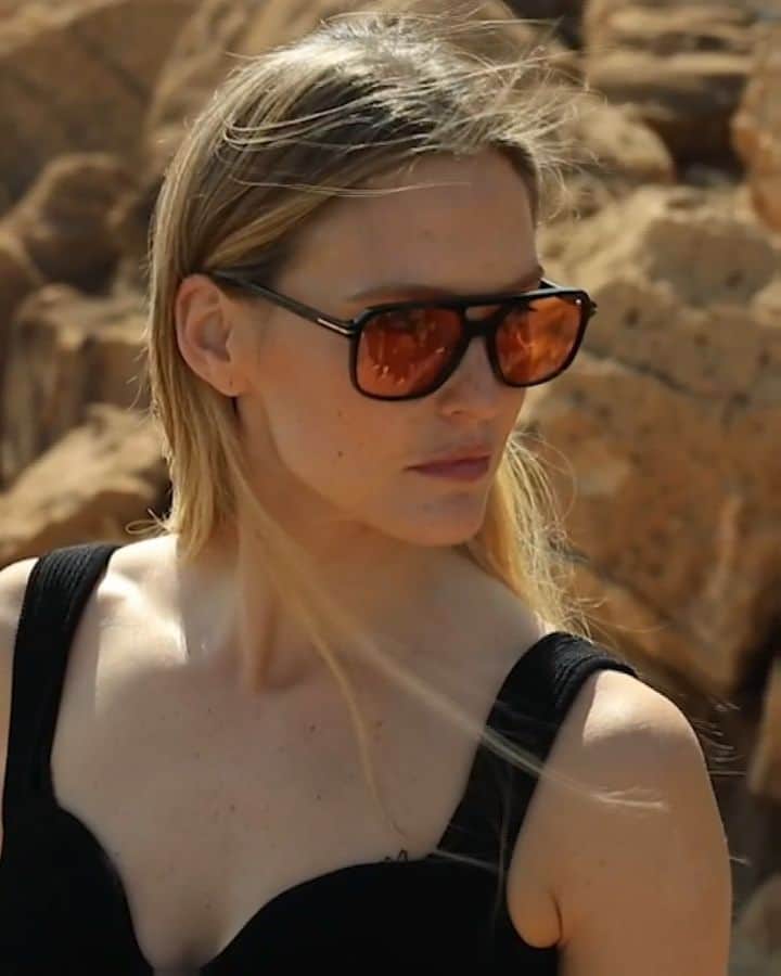 バー・ラファエリのインスタグラム：「LOOK UP ☀️ | Summer '22  קולקציה חדשה - כל משקפי השמש - זוג שני ב-50% הנחה 🕶️  #NeverStopChanging *לפי התקנון באתר.」