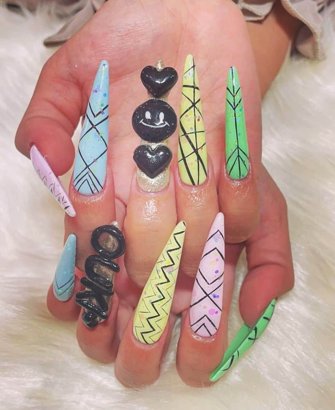 瀬戸ももあさんのインスタグラム写真 - (瀬戸ももあInstagram)「𝗻𝗲𝘄nail💅🏽🌈 @nailsgogo さんでねいる新しくしてきたよ♡ 普段とは違うパステルカラーで レインボーにしたよ♡かわいい!! ニコちゃんもお気に入り♥️✌  いつもありがとうございます😊🙏♡  #スカルプネイル  #1枚max  #2枚max  #レインボーネイル  #ニコちゃんネイル  #ロングネイル」3月11日 14時02分 - momoa.seto